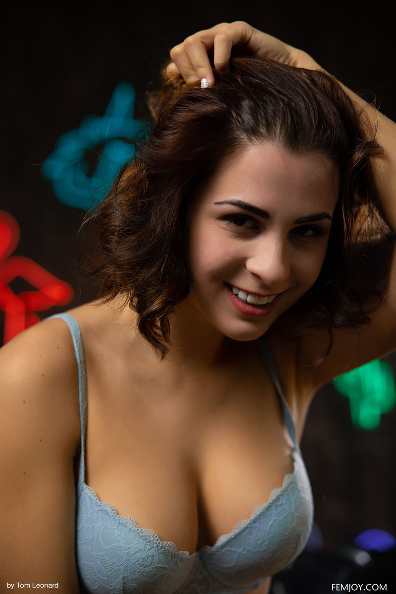 Alice Kelly Gorgeous Young Lady - Photo 06