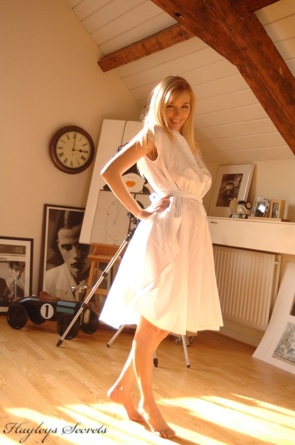 Hayley Marie Coppin In White Dress - Photo 01