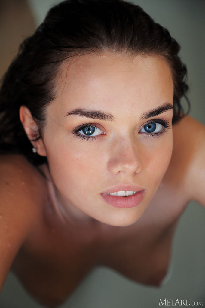 Keira Blue In Jet Bath - Photo 03