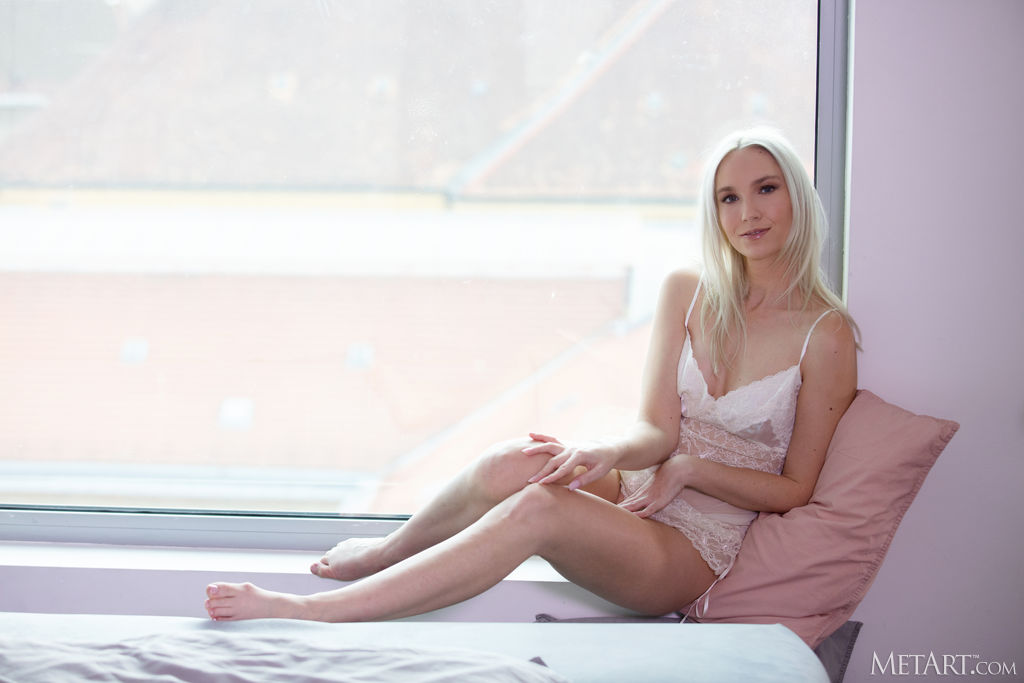 Claire Roos Share This Arousing Experience With You - Photo 00