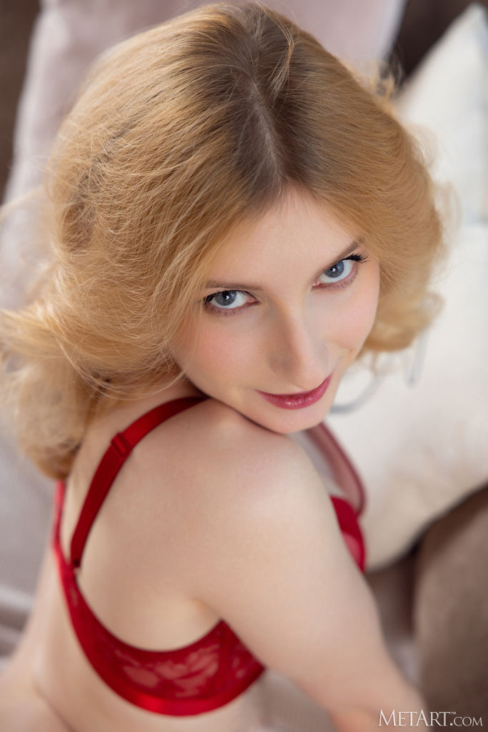 Minnie Lighter Teases On The Couch With Seductive Lingerie And Alluring Curves - Photo 08
