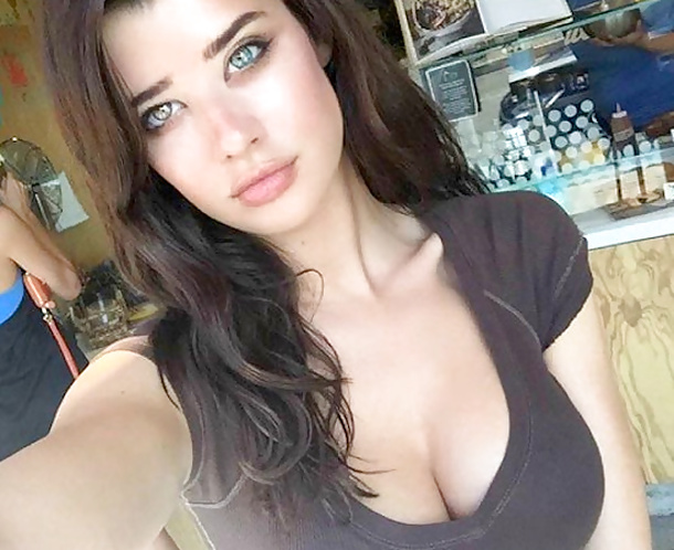 Hot Sarah McDaniel with 2 differently colored eyes