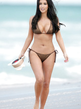brunette busty girl Kim Kardashian hot beach pics