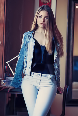 Lana Lea Has Beauty In The Jeans