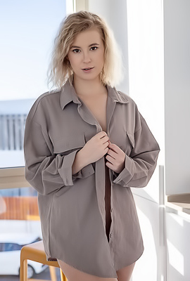 Casey Fingering Pussy In The Morning