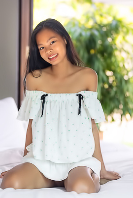 Po Share Her Naked Beauty With You For The First Time