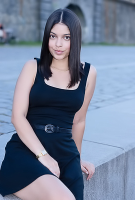 Gia Rosse Strips And Plays With Pussy