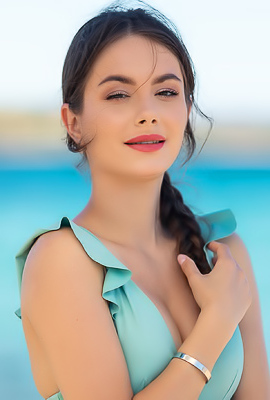 Liz Ocean Tantalizes On The Beach With Whispers Of The Breeze And Bold Moves