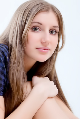 Viva sits poised on cool tile, then lets her fingers trace her slick heat, eyes fluttering shut